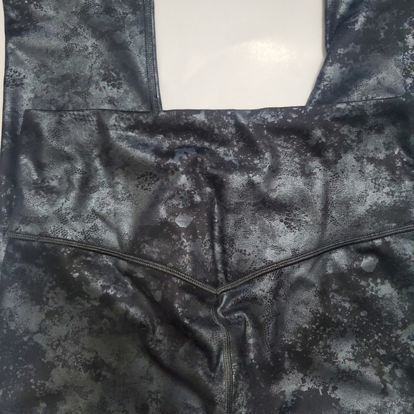 Athleta Elation Misty Lace Tight - Picture 6 of 7